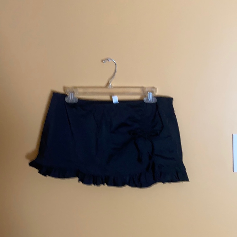 Black skirted bathing suit bottom.